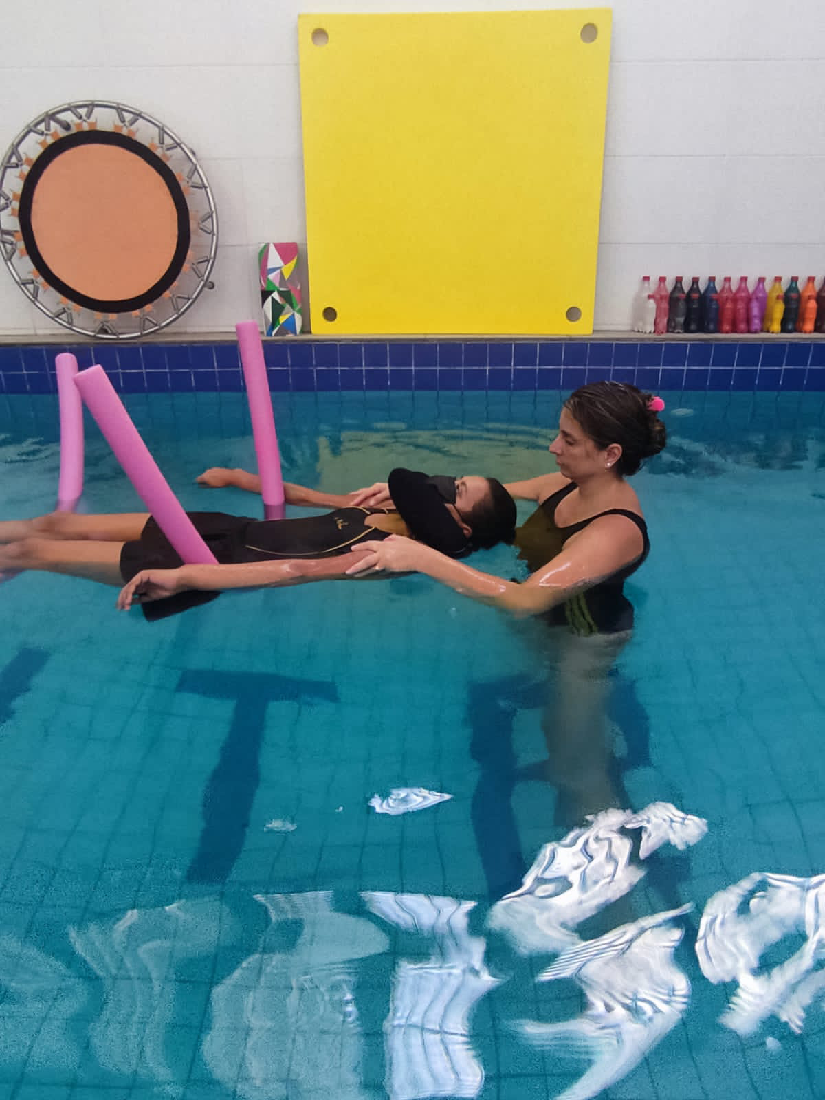 Uma imagem contendo pessoa, bola, esporte, raquete

Descrição gerada automaticamente